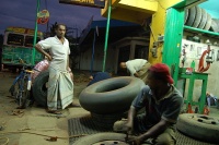 Oprava pneumatiky v Embilipitiya